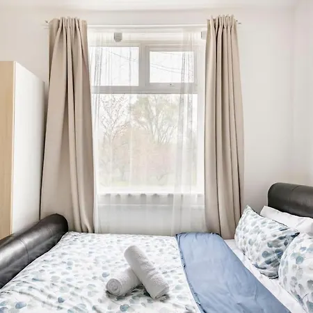 A Lovely And Comfortable Home Manchester Exterior photo